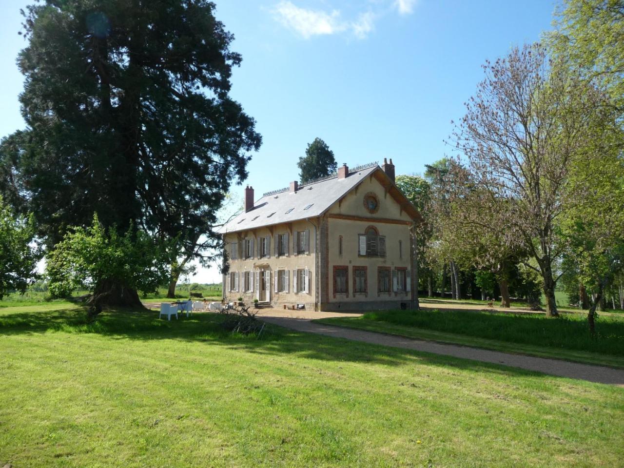 Domaine De Savigny Bed and Breakfast Saint-Saulge Esterno foto